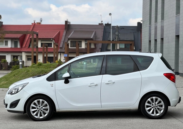 Opel Meriva cena 30900 przebieg: 135000, rok produkcji 2012 z Rzeszów małe 352